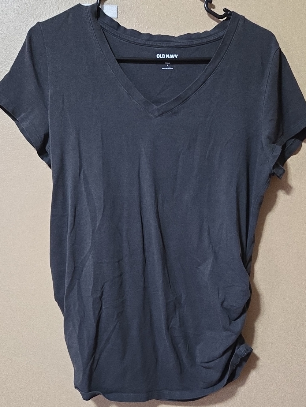 Old Navy Gray Maternity V-Neck Short Sleeve Tee